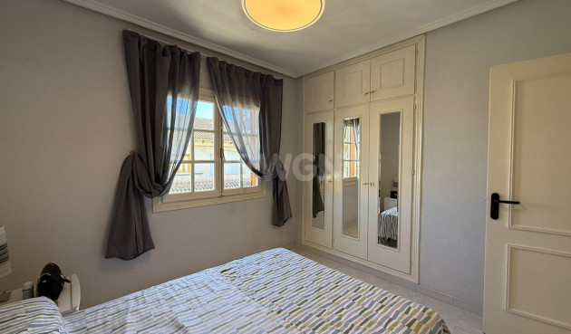 Odsprzedaż - Bungalow - Torrevieja - Punta Prima