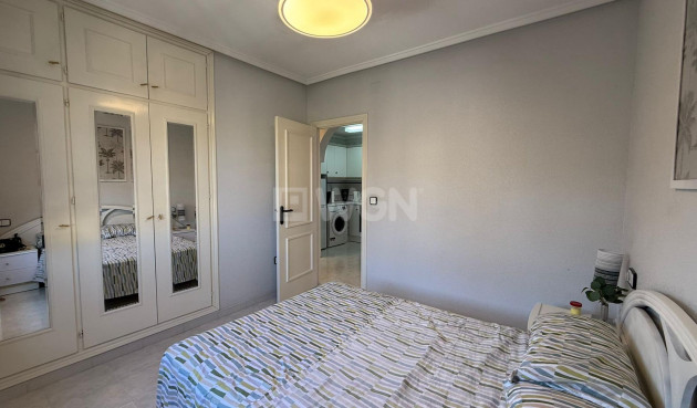 Odsprzedaż - Bungalow - Torrevieja - Punta Prima
