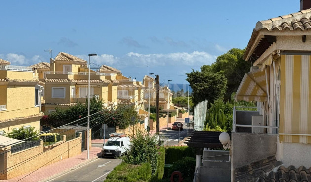 Odsprzedaż - Bungalow - Torrevieja - Punta Prima