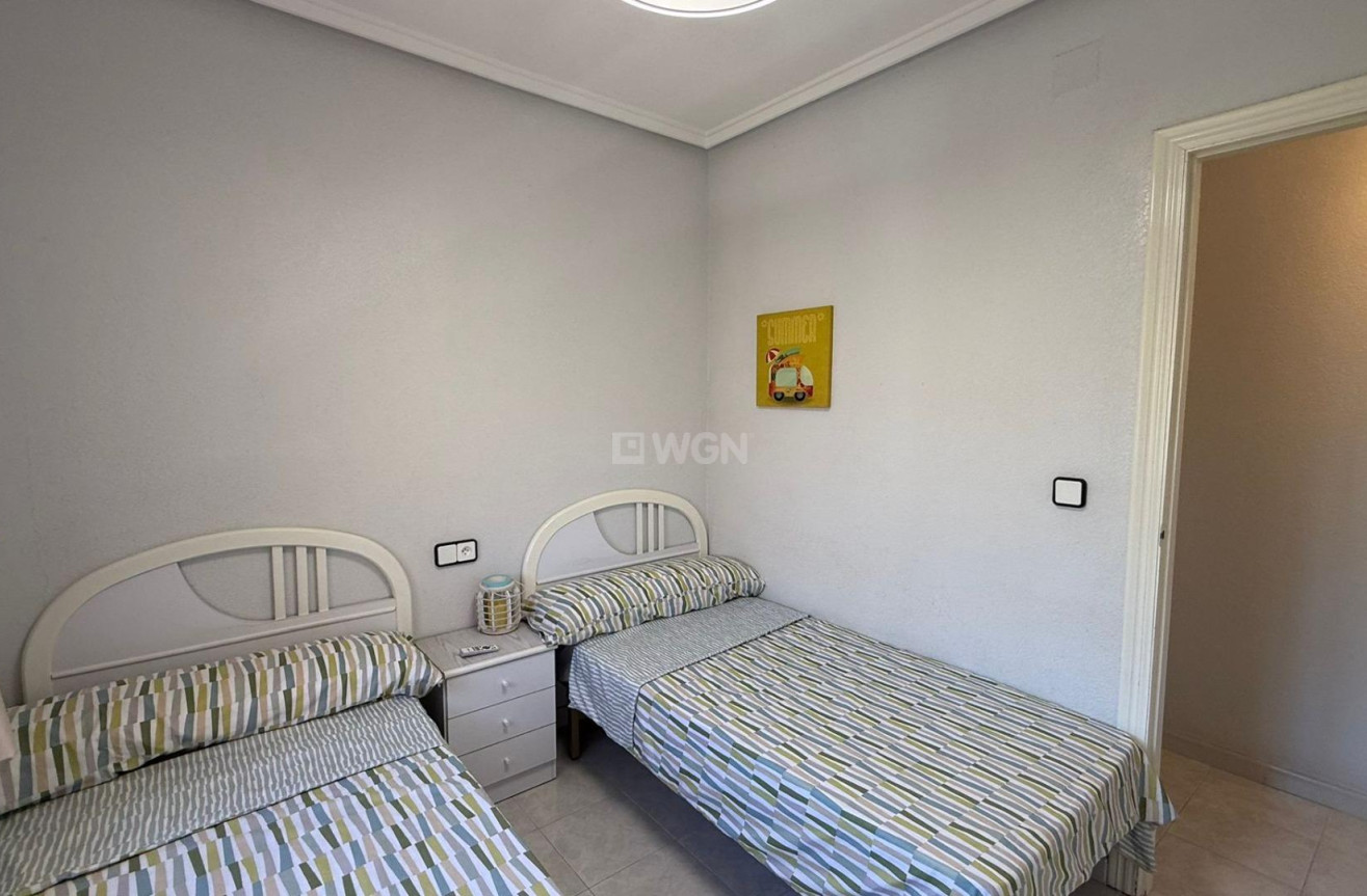 Odsprzedaż - Bungalow - Torrevieja - Punta Prima