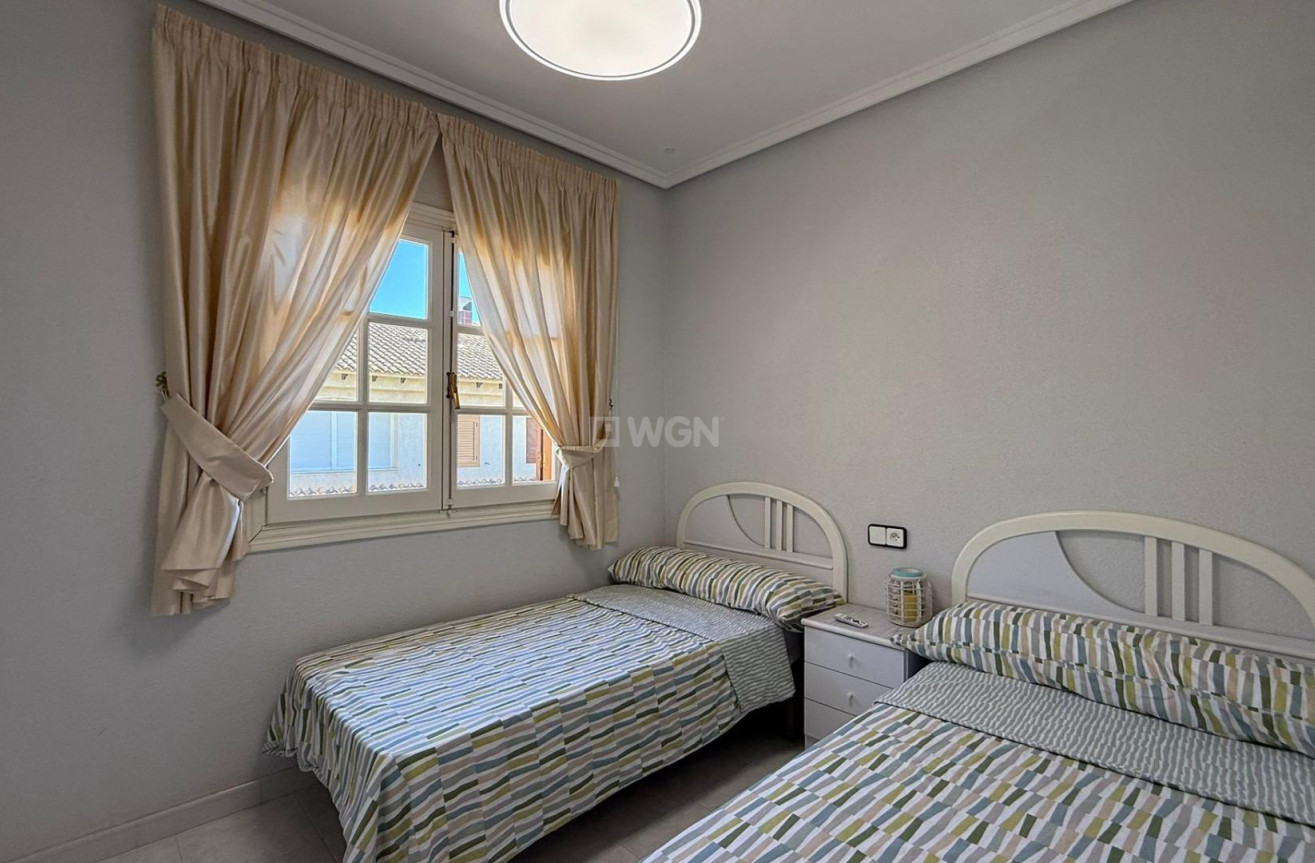 Odsprzedaż - Bungalow - Torrevieja - Punta Prima