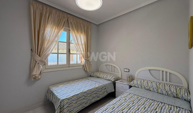 Odsprzedaż - Bungalow - Torrevieja - Punta Prima