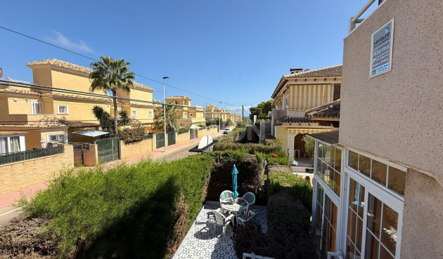 Odsprzedaż - Bungalow - Torrevieja - Punta Prima