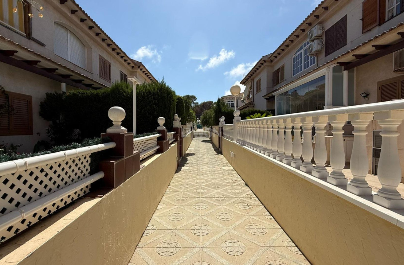 Odsprzedaż - Bungalow - Torrevieja - Punta Prima