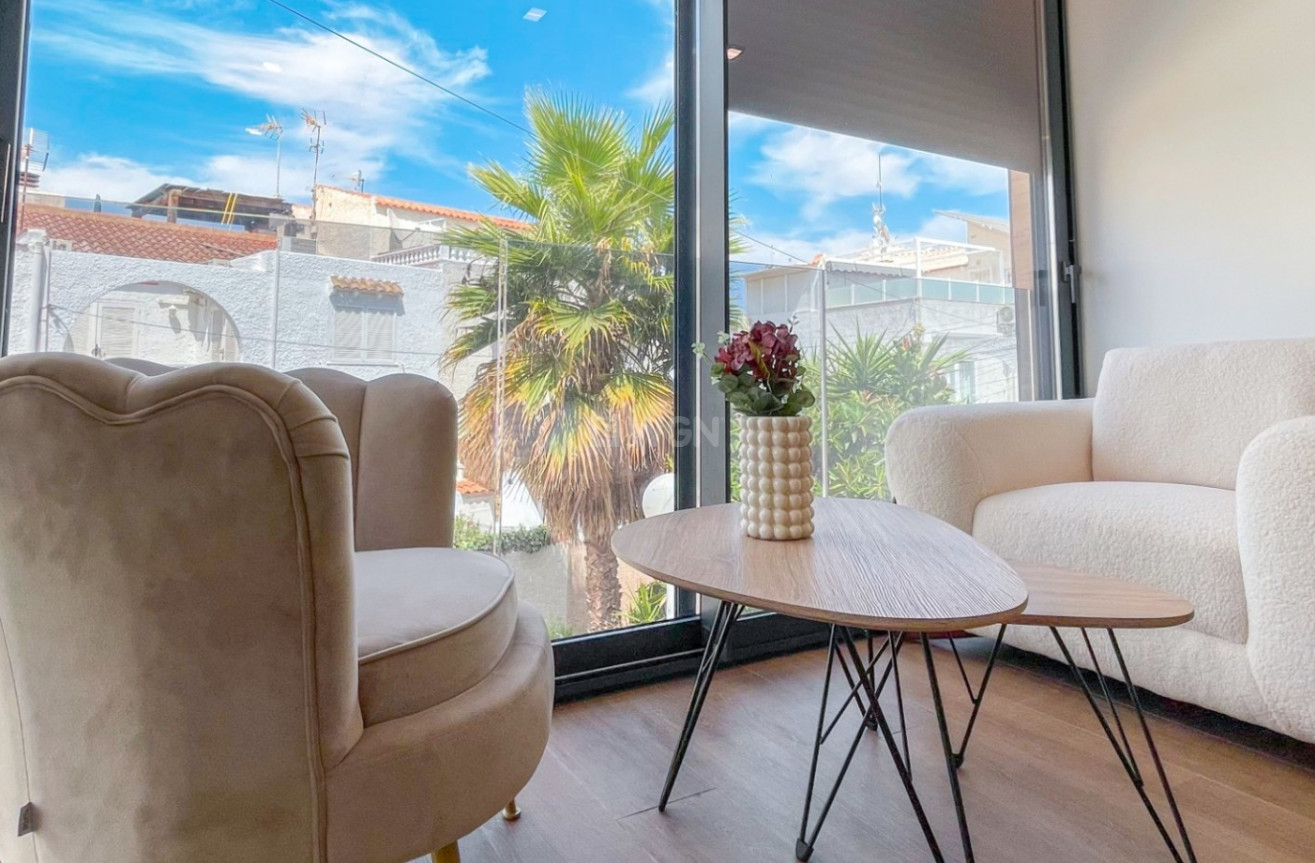 Odsprzedaż - Kamienica - Torrevieja - Costa Blanca