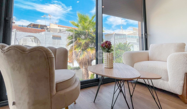 Odsprzedaż - Kamienica - Torrevieja - Costa Blanca