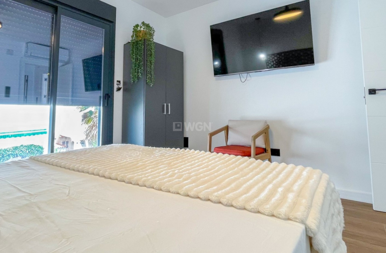 Odsprzedaż - Kamienica - Torrevieja - Costa Blanca