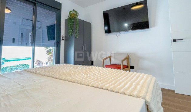 Odsprzedaż - Kamienica - Torrevieja - Costa Blanca
