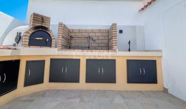 Odsprzedaż - Kamienica - Torrevieja - Costa Blanca