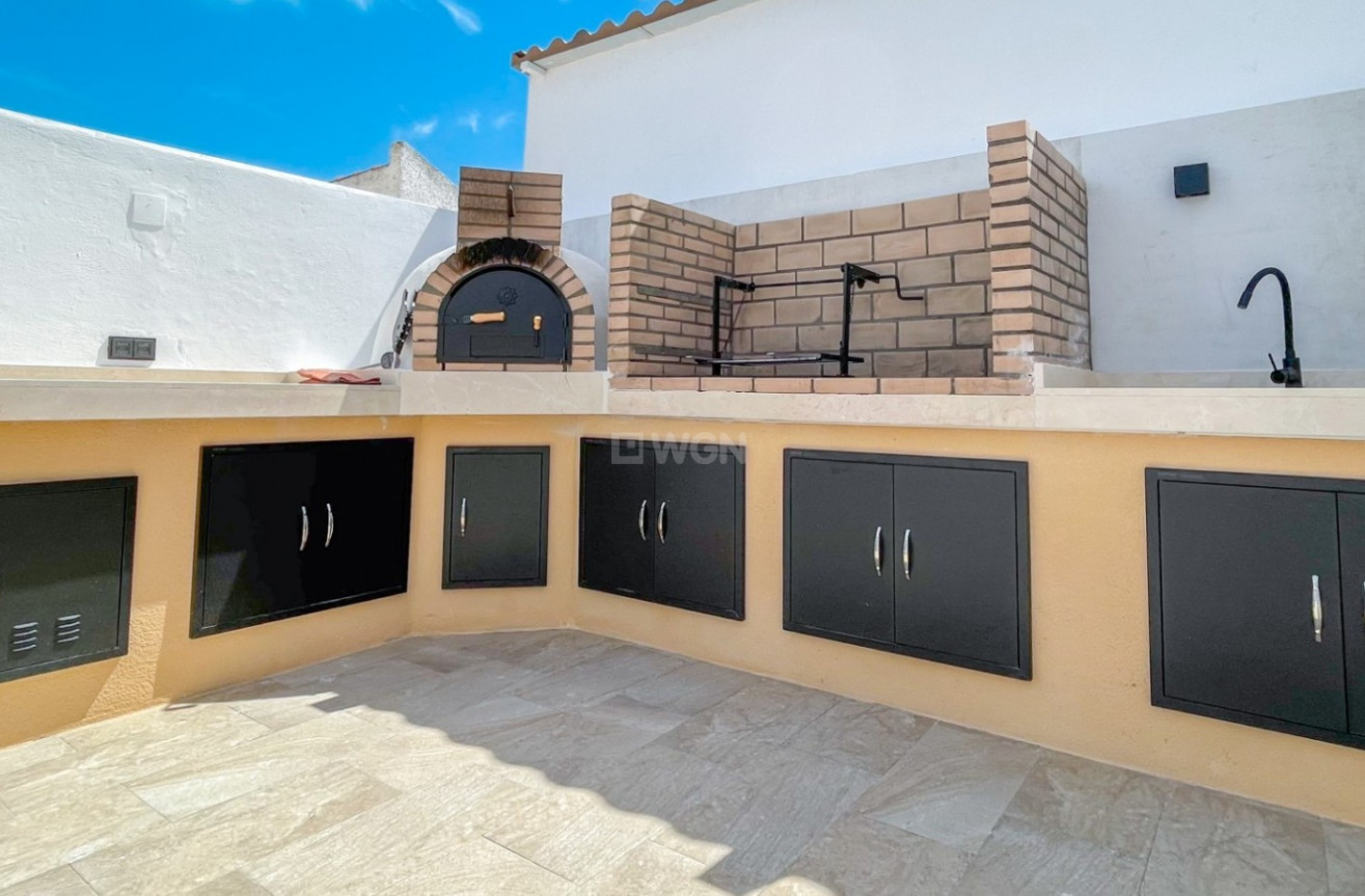Odsprzedaż - Kamienica - Torrevieja - Costa Blanca