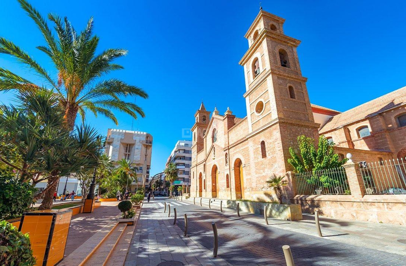Odsprzedaż - Mieszkanie w bloku - Torrevieja - Playa del Cura