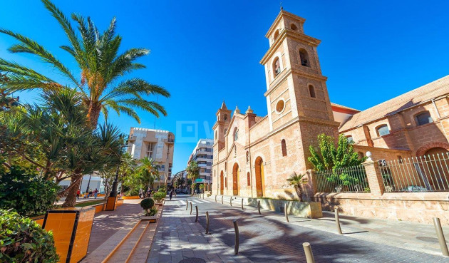 Odsprzedaż - Mieszkanie w bloku - Torrevieja - Playa del Cura