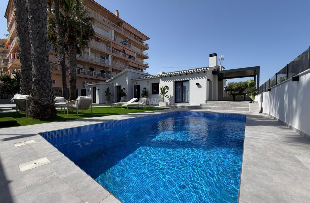 Odsprzedaż - Villa - Torrevieja - Punta Prima