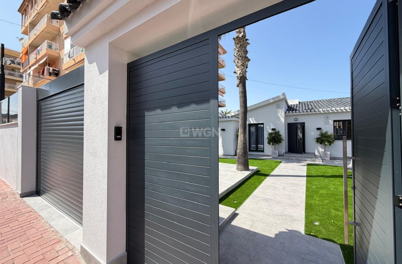 Odsprzedaż - Villa - Torrevieja - Punta Prima