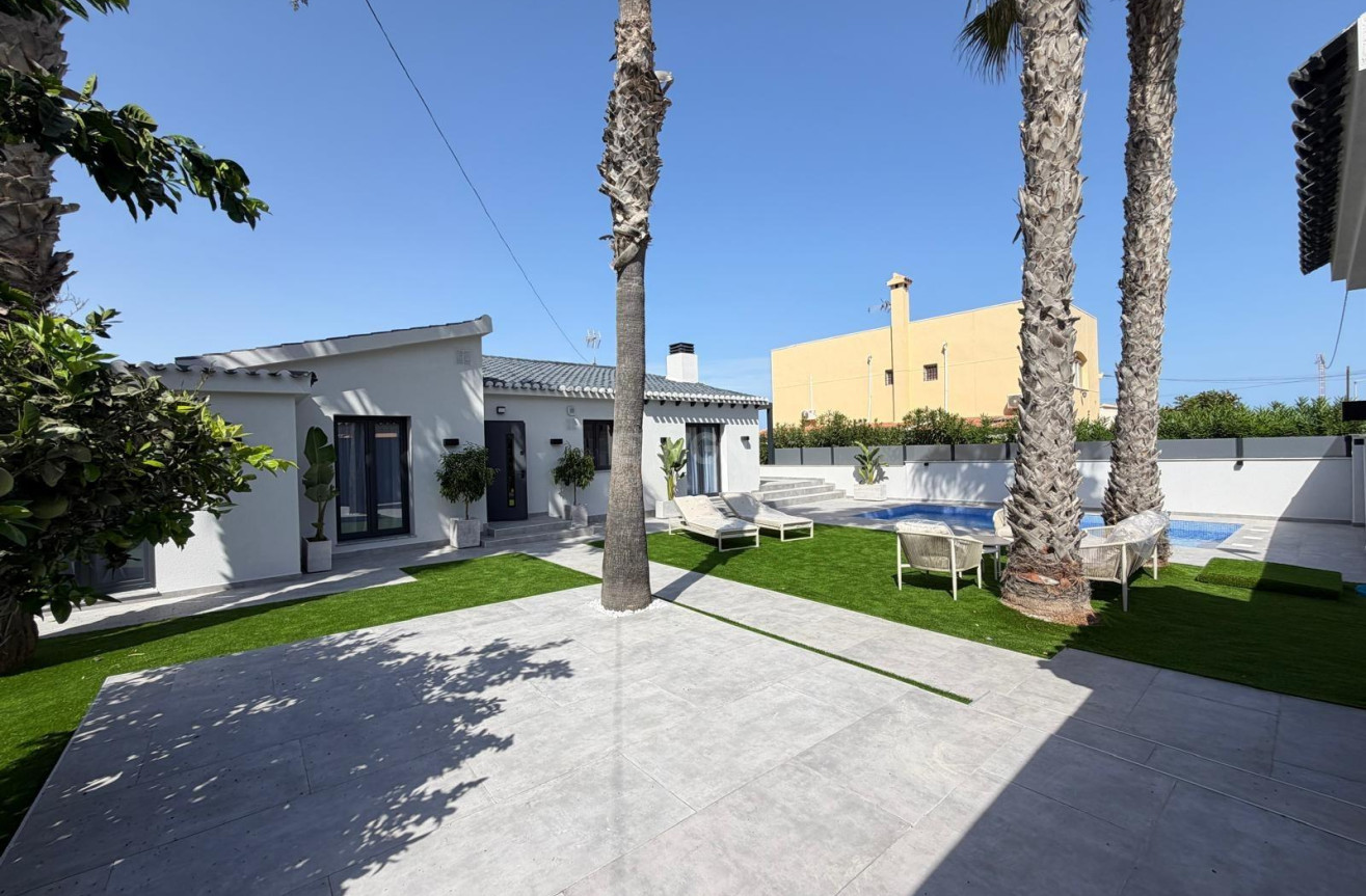 Odsprzedaż - Villa - Torrevieja - Punta Prima
