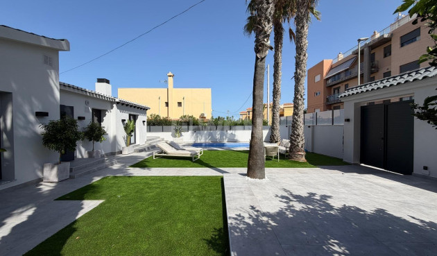 Odsprzedaż - Villa - Torrevieja - Punta Prima