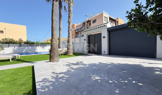 Odsprzedaż - Villa - Torrevieja - Punta Prima