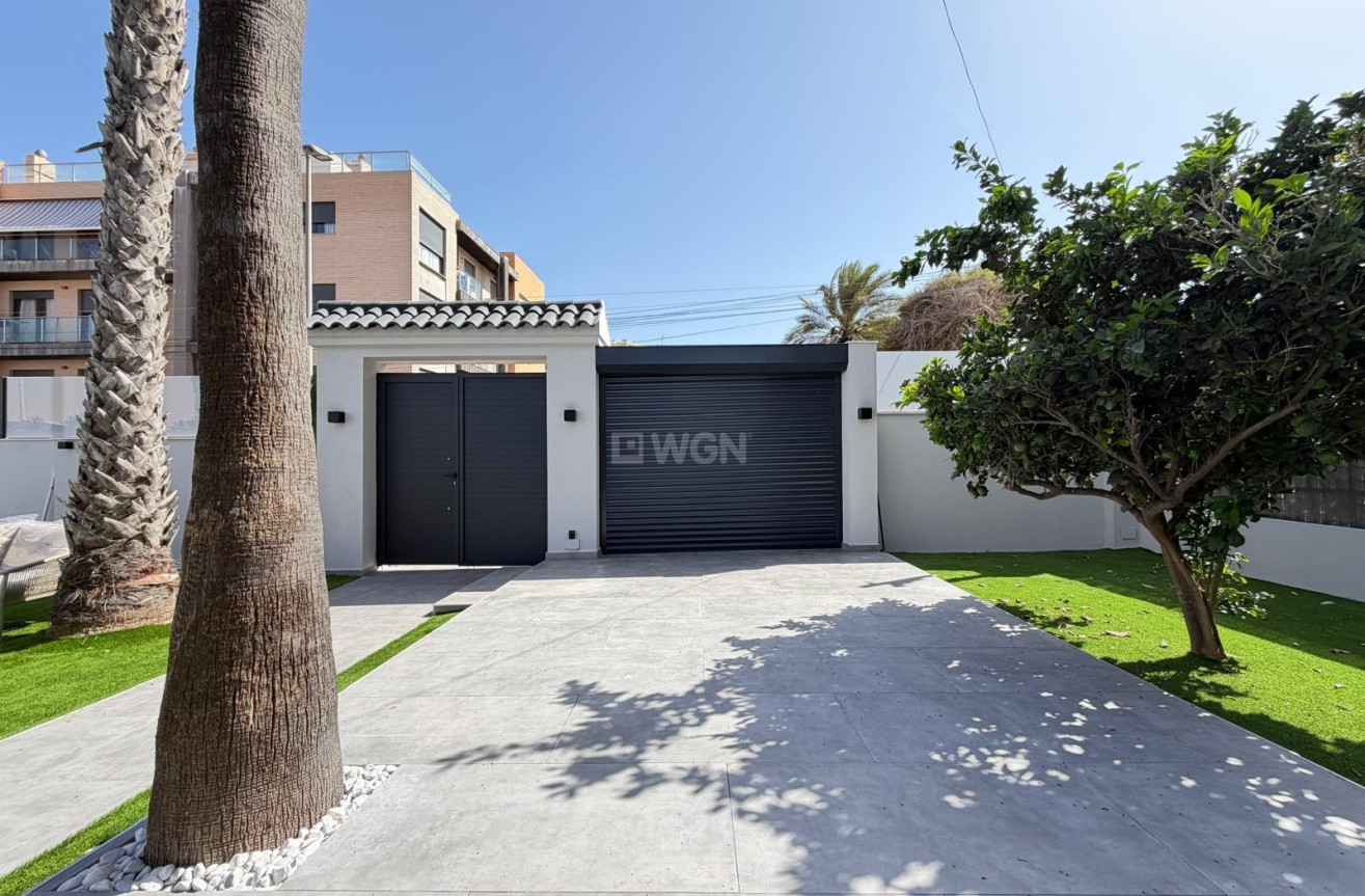 Odsprzedaż - Villa - Torrevieja - Punta Prima
