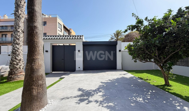 Odsprzedaż - Villa - Torrevieja - Punta Prima