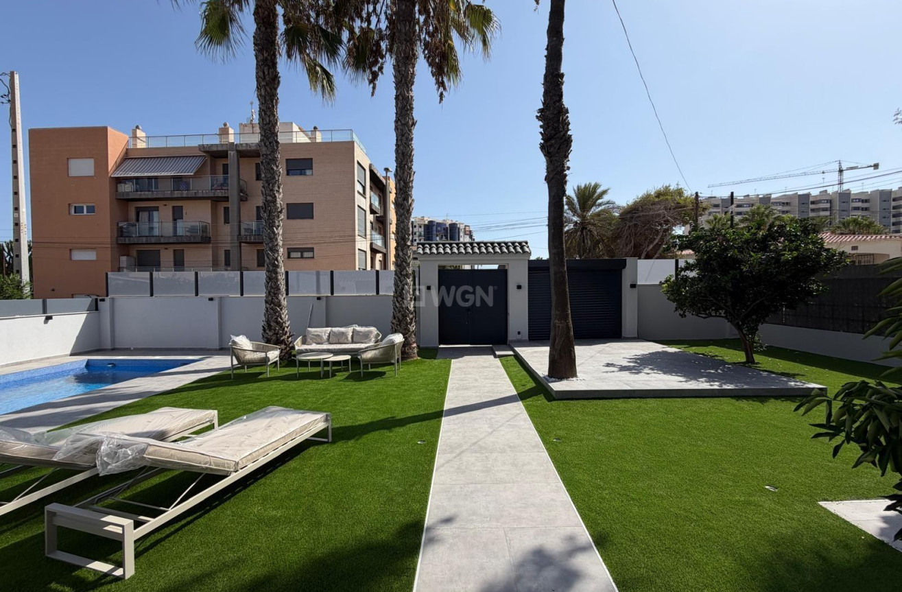 Odsprzedaż - Villa - Torrevieja - Punta Prima