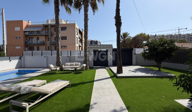 Odsprzedaż - Villa - Torrevieja - Punta Prima