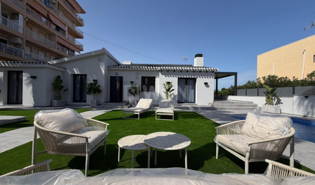 Odsprzedaż - Villa - Torrevieja - Punta Prima