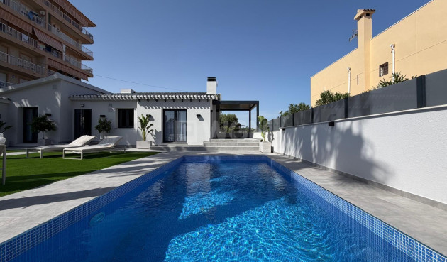 Odsprzedaż - Villa - Torrevieja - Punta Prima