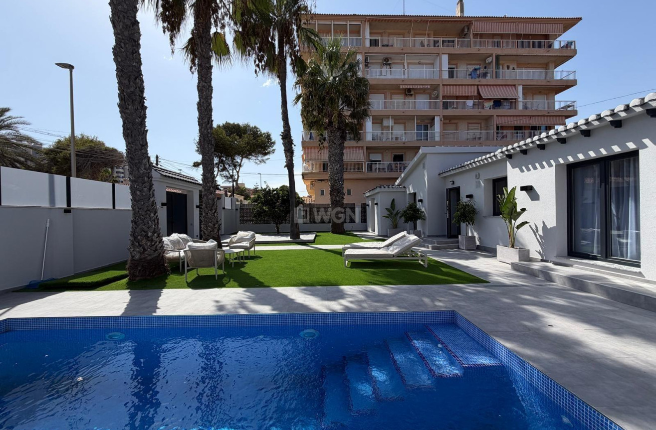 Odsprzedaż - Villa - Torrevieja - Punta Prima