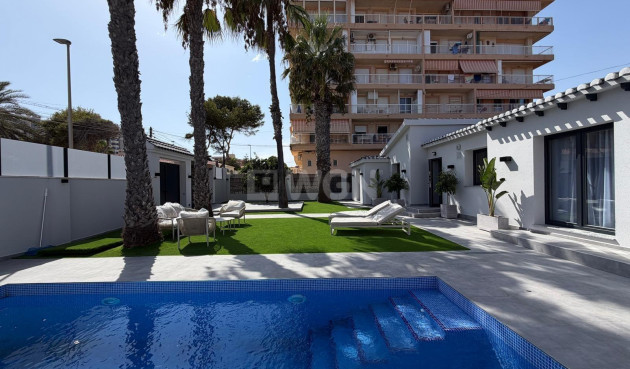 Odsprzedaż - Villa - Torrevieja - Punta Prima