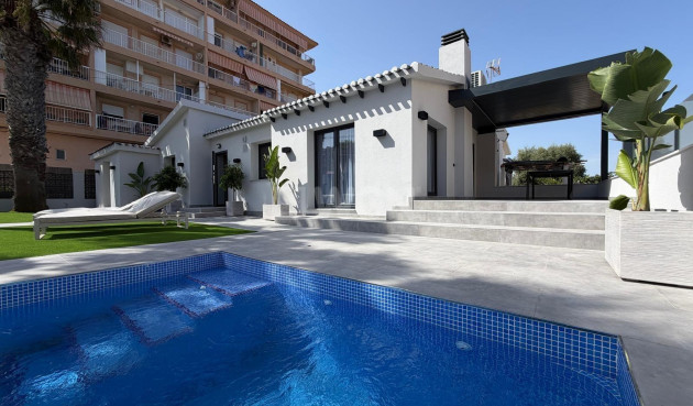Odsprzedaż - Villa - Torrevieja - Punta Prima