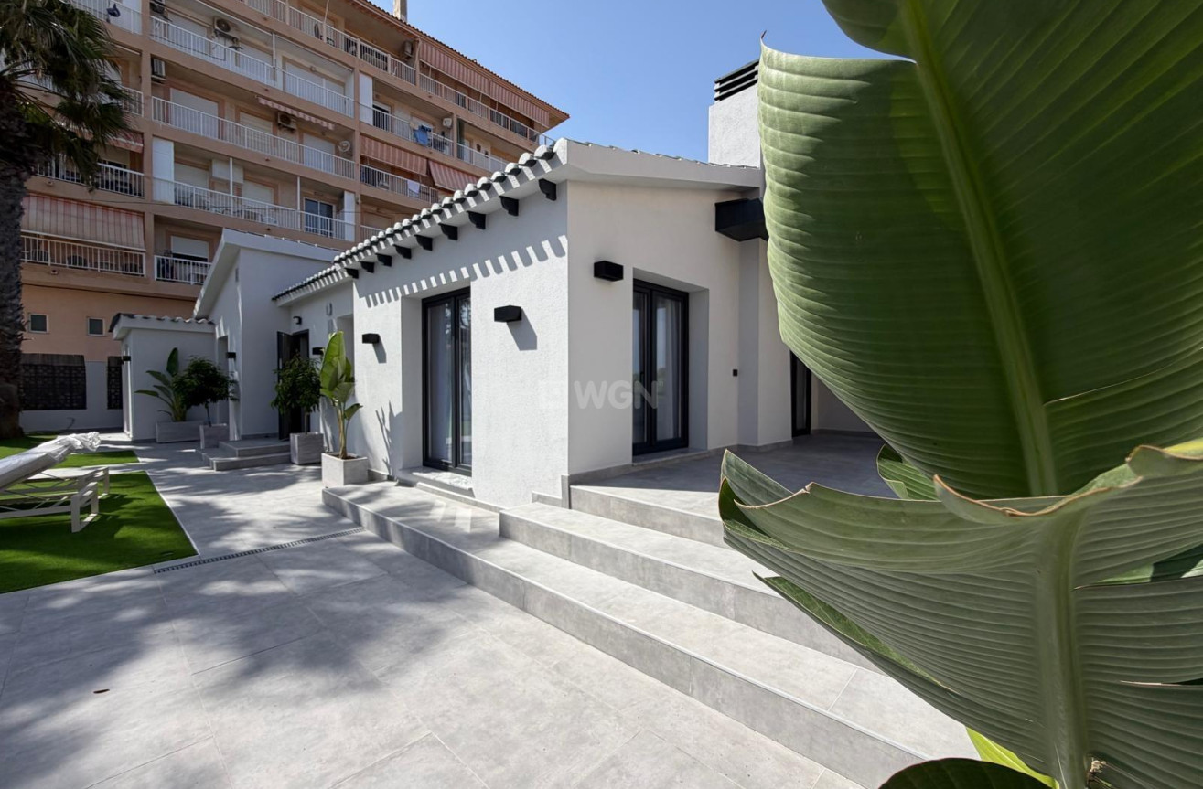 Odsprzedaż - Villa - Torrevieja - Punta Prima
