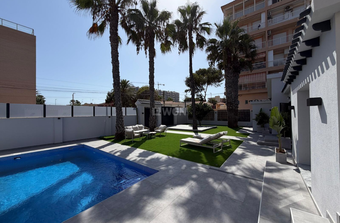 Odsprzedaż - Villa - Torrevieja - Punta Prima