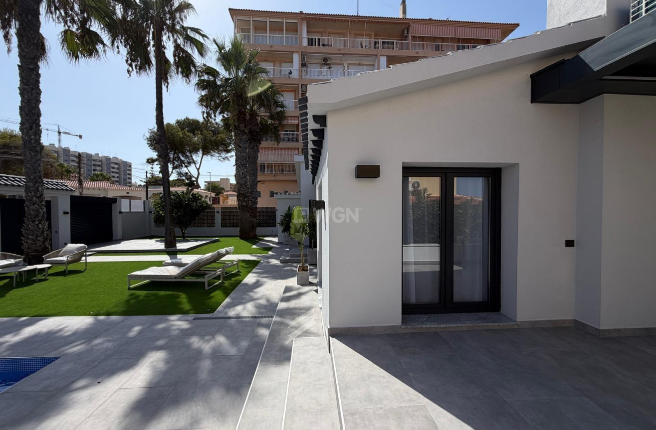 Odsprzedaż - Villa - Torrevieja - Punta Prima