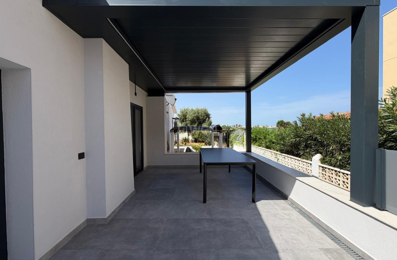 Odsprzedaż - Villa - Torrevieja - Punta Prima