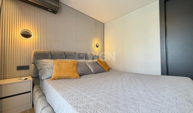 Odsprzedaż - Villa - Torrevieja - Punta Prima