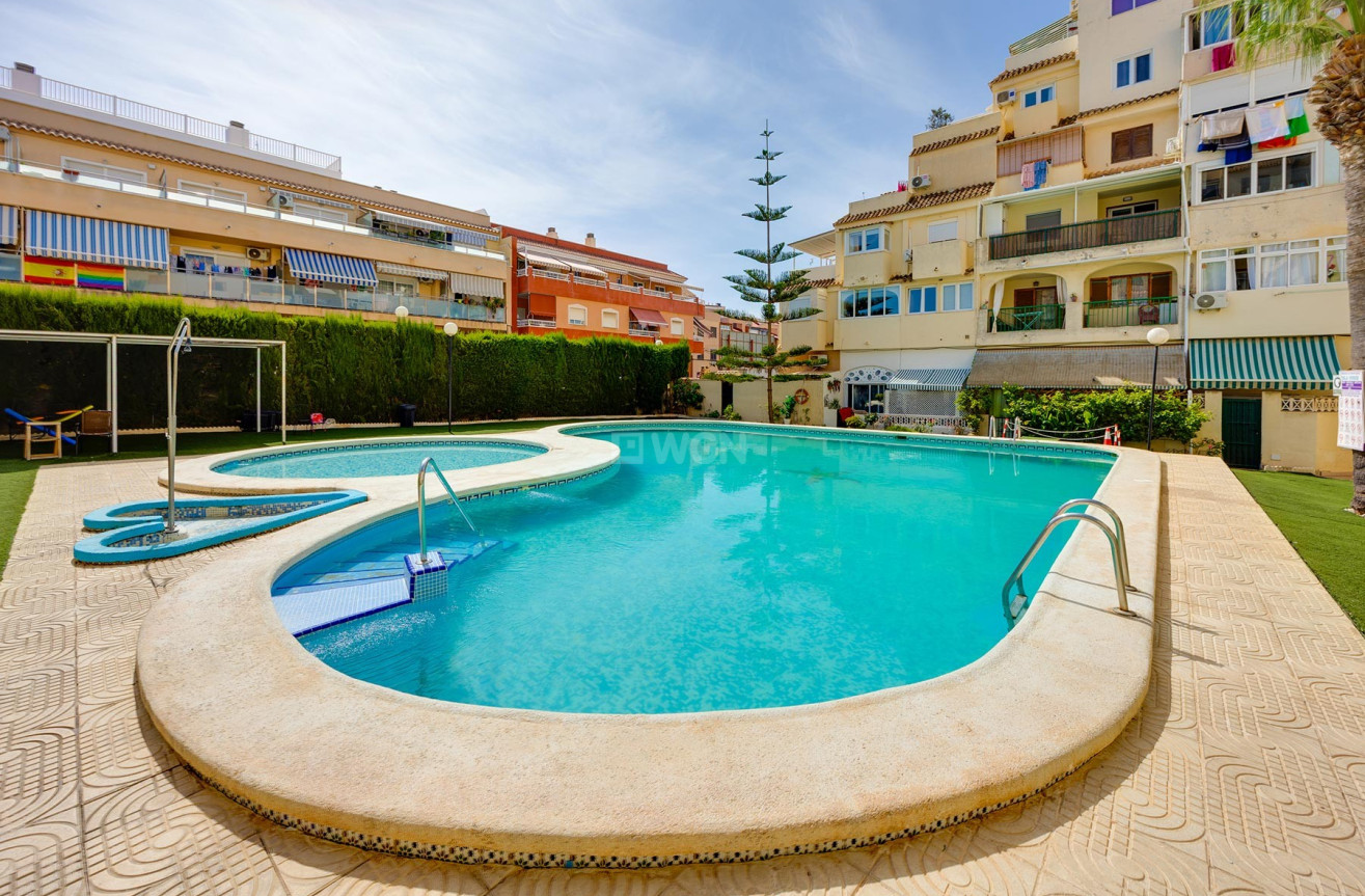 Odsprzedaż - Mieszkanie w bloku - Torrevieja - Costa Blanca