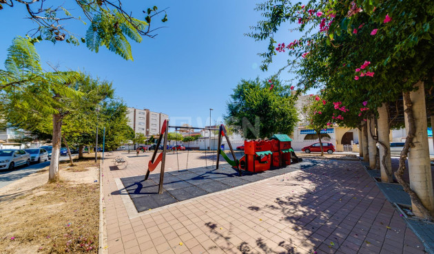 Odsprzedaż - Mieszkanie w bloku - Torrevieja - Costa Blanca