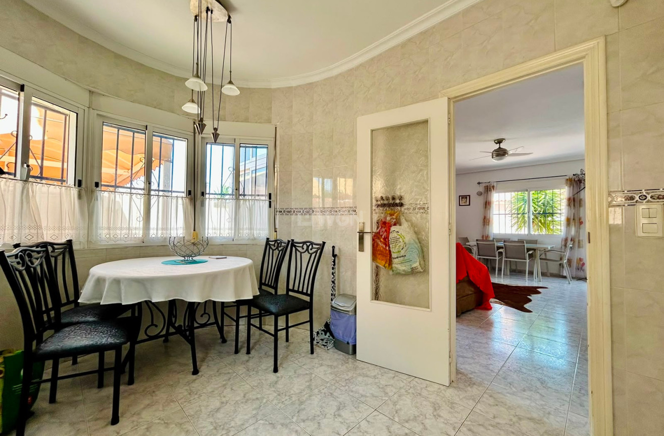 Odsprzedaż - Villa - Torrevieja - Costa Blanca