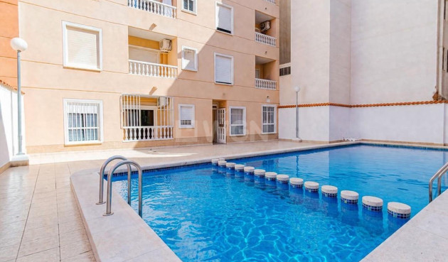 Odsprzedaż - Mieszkanie w bloku - Torrevieja - Habaneras