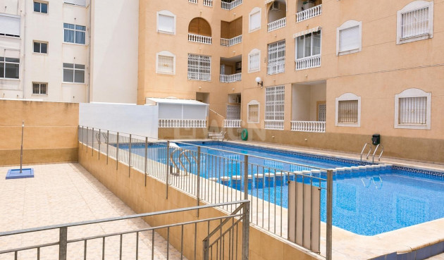 Odsprzedaż - Mieszkanie w bloku - Torrevieja - Habaneras