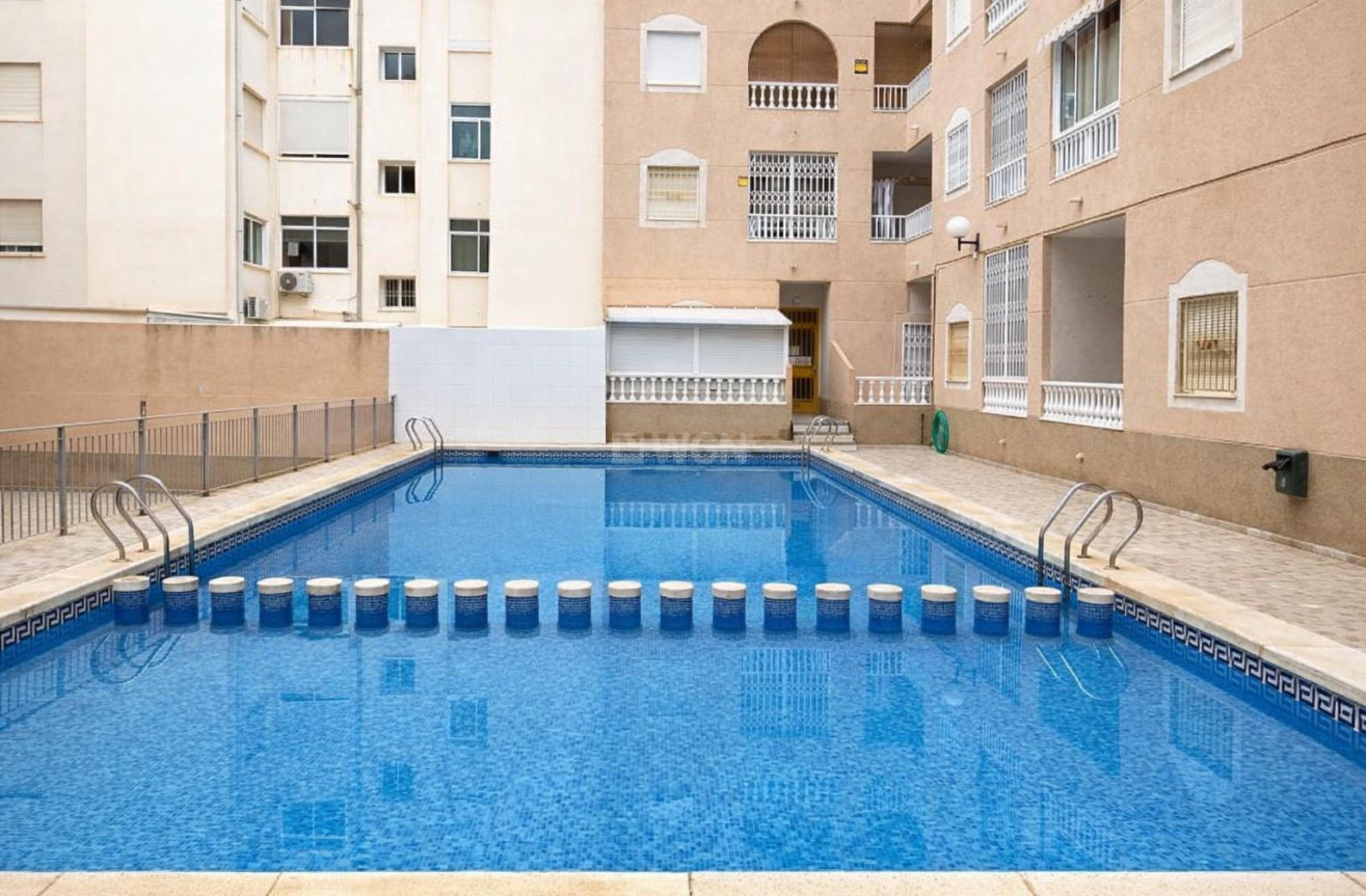 Odsprzedaż - Mieszkanie w bloku - Torrevieja - Habaneras