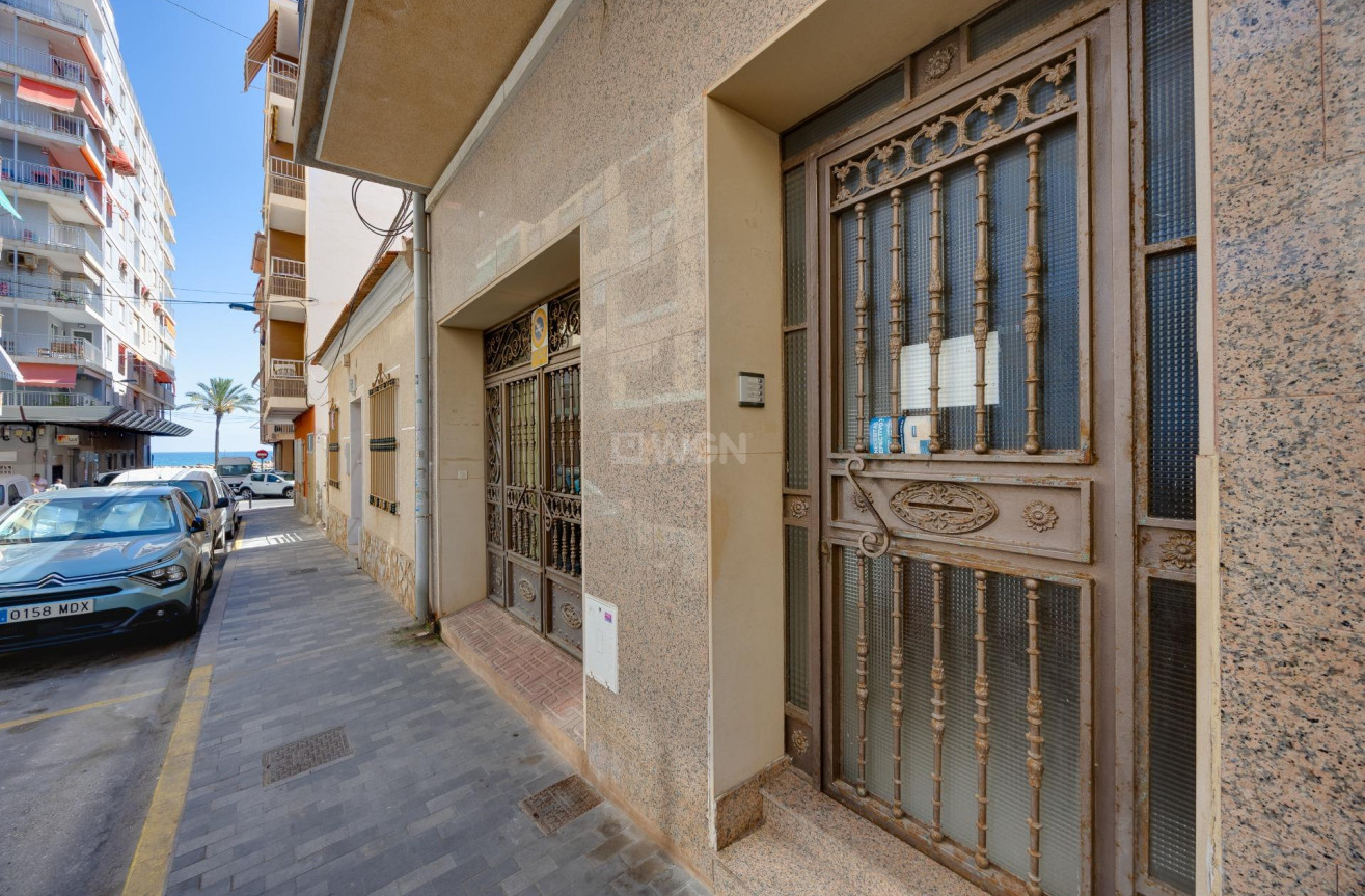 Odsprzedaż - Mieszkanie w bloku - Torrevieja - Paseo Maritimo