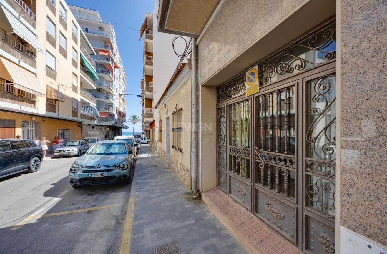 Odsprzedaż - Mieszkanie w bloku - Torrevieja - Paseo Maritimo