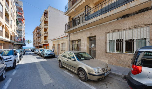 Odsprzedaż - Mieszkanie w bloku - Torrevieja - Paseo Maritimo