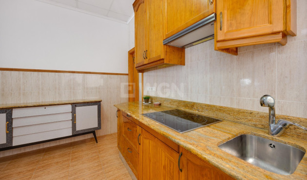 Odsprzedaż - Mieszkanie w bloku - Torrevieja - Paseo Maritimo