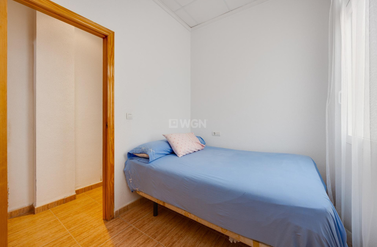 Odsprzedaż - Mieszkanie w bloku - Torrevieja - Paseo Maritimo