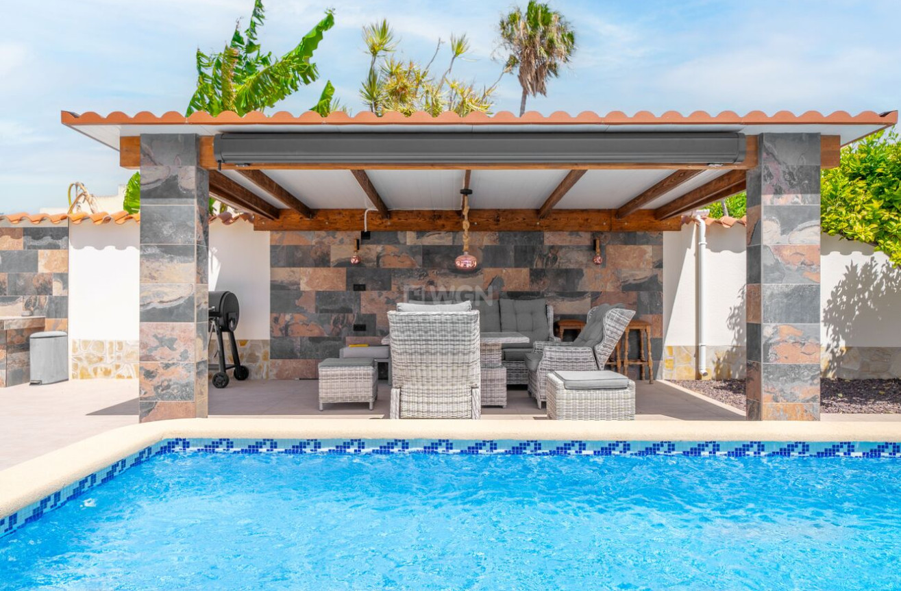 Odsprzedaż - Villa - Torrevieja - Torreta