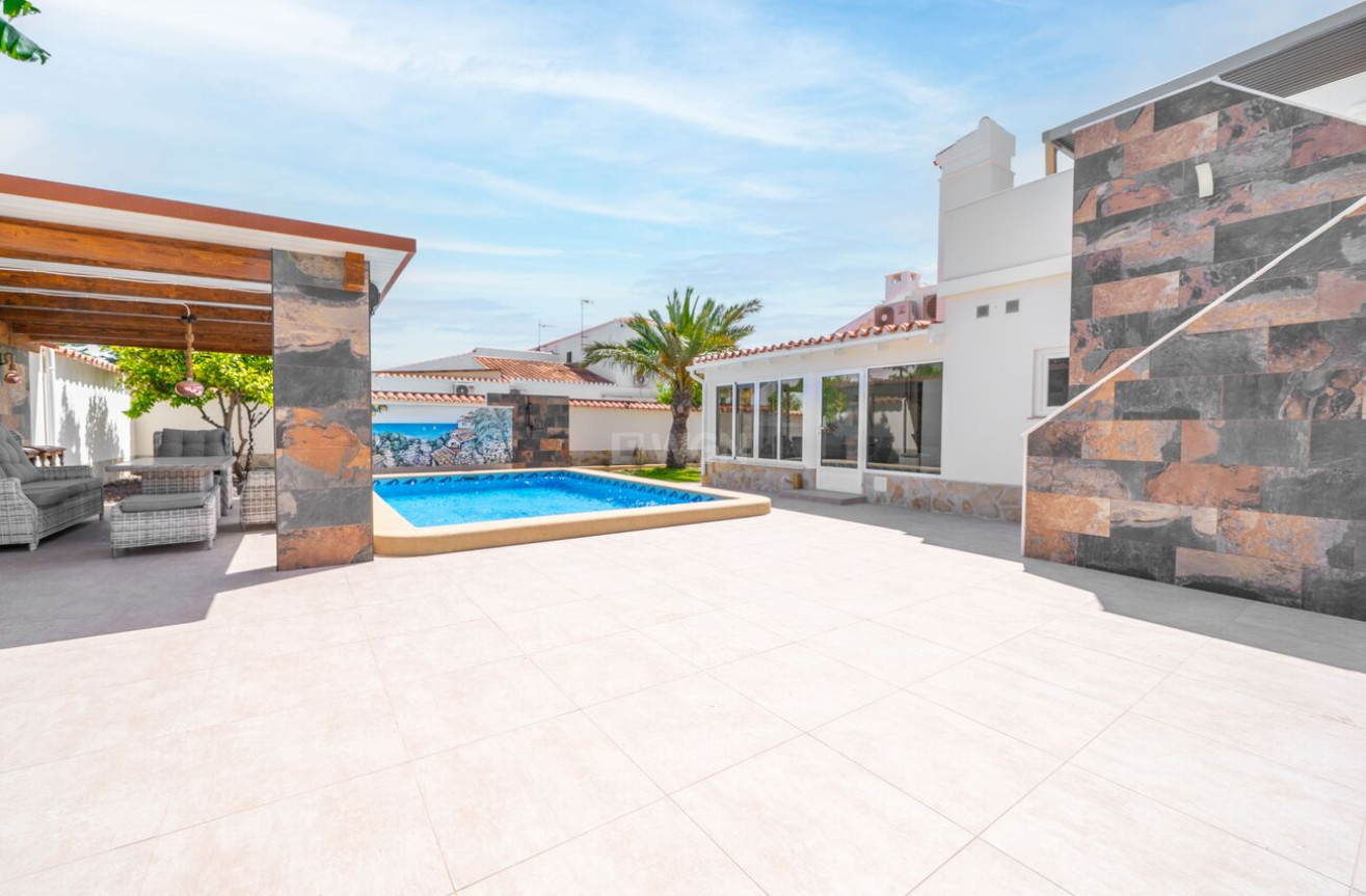 Odsprzedaż - Villa - Torrevieja - Torreta
