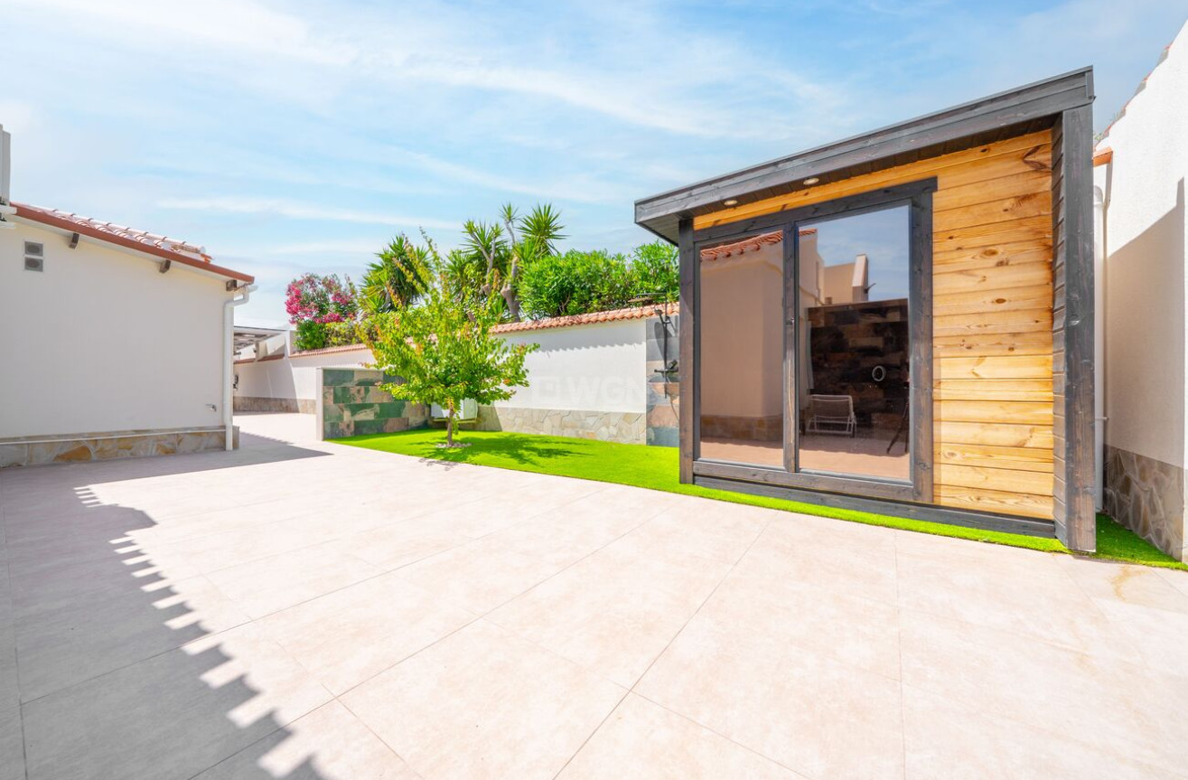 Odsprzedaż - Villa - Torrevieja - Torreta