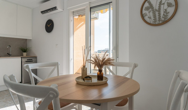 Odsprzedaż - Mieszkanie w bloku - Torrevieja - Costa Blanca